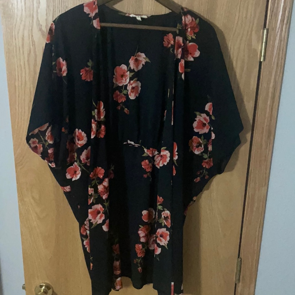Maurices Black And Red Floral Kimono